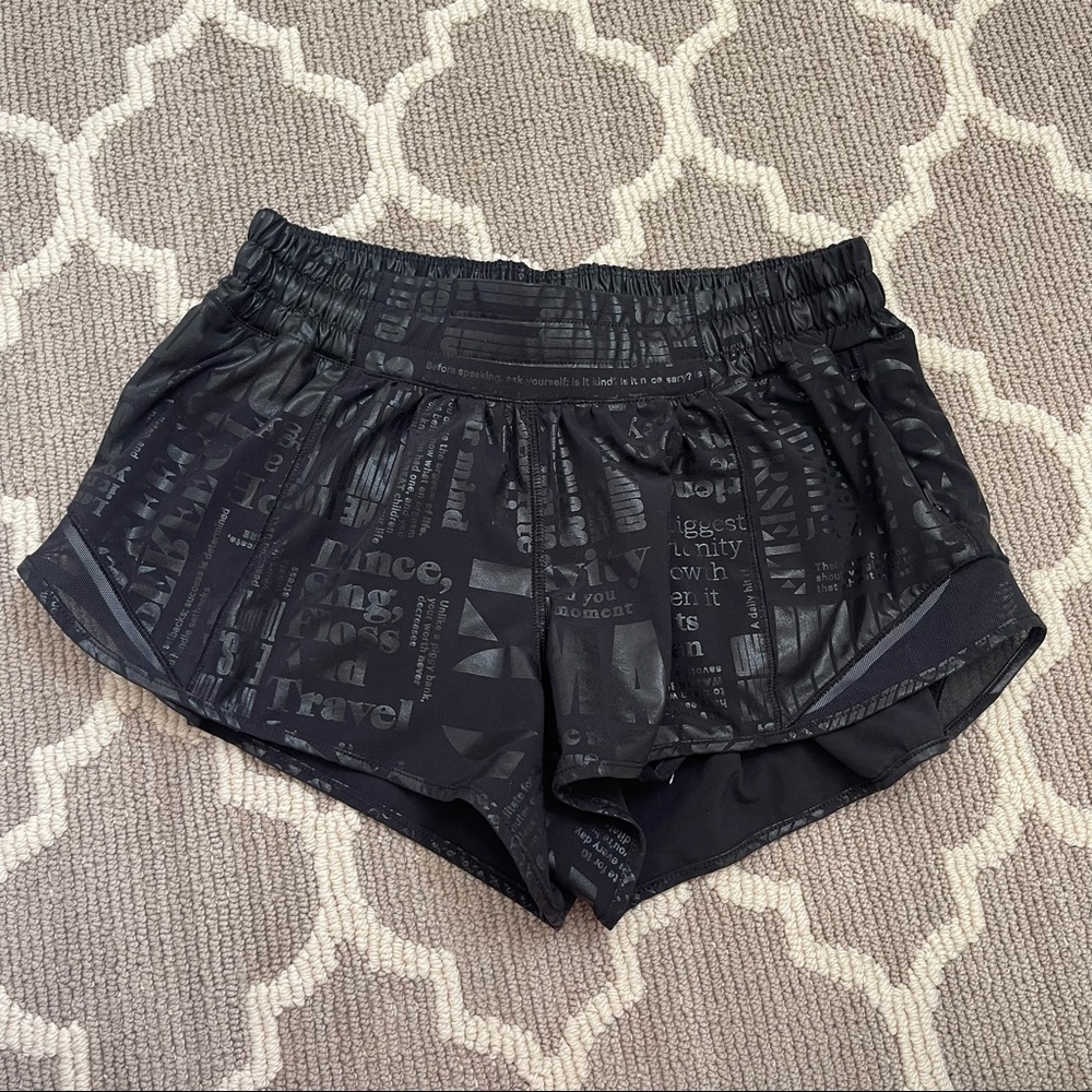 Lululemon Hotty Hot Shorts 2.5” - Size 6